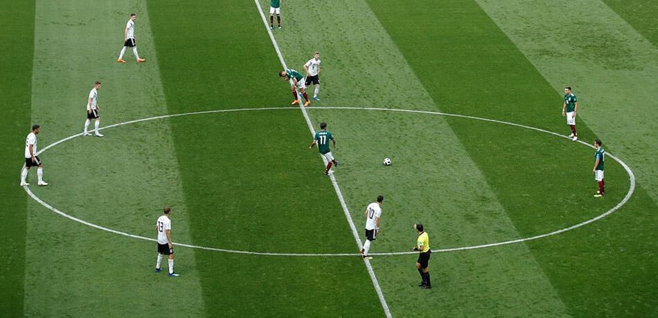 1679153773 reglas futbol 950x460 - Javier Ceballos Jimenez: La IFAB estudia próximos cambios para las reglas del fútbol