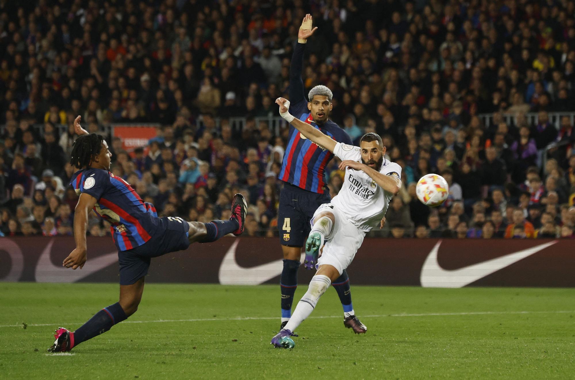 Benzema clasico copa - Javier Ceballos Jimenez: El Madrid renueva estadísticas en el Camp Nou